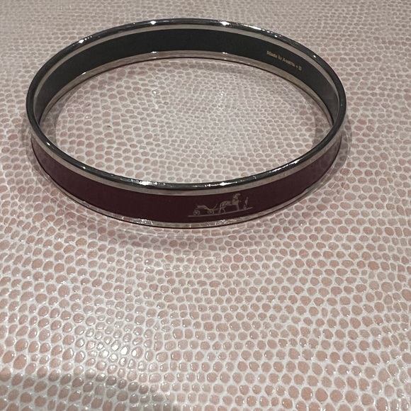 Authentic Hermes Caleche enamel bracelet in burgundy/wine with gold - Picture 6 of 6